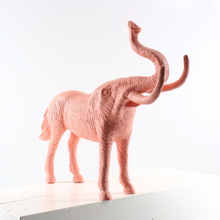 Laden Sie das Bild in den Galerie-Viewer, Horse + Elephant